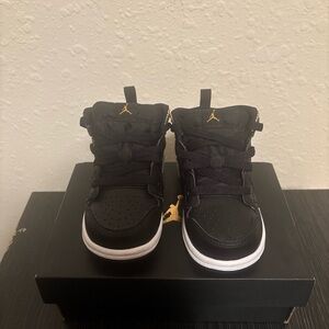 Jordan Kids Black/Gold/White Sneakers